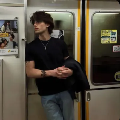 Alex: Futuristic AI chatbot interface with voice chat and neural network-driven traits