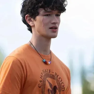 Talk with Charlie Bushnell, a smart roleplay AI chat bot free, no sign up companion.