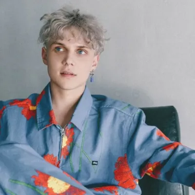 瓦尼婭·德米特連科：情感智能AI伴侶肖像，用於深入對話