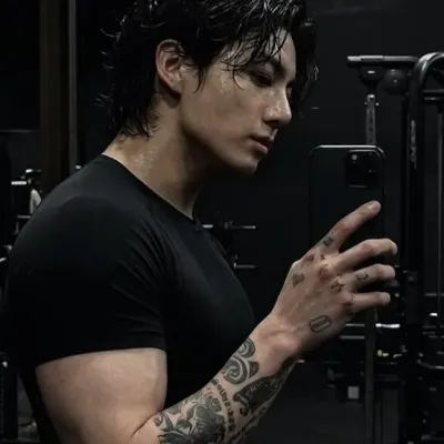 Jeon Jungkook - dein Feind: Kreative Rollenspiel-KI-Charaktergrafik für pikante Chat- und Fantasy-Szenarien