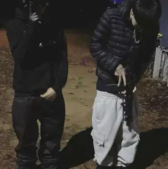 —你最好的兩個朋友:可自訂的AI女友/男友頭像,具有逼真的人格特質