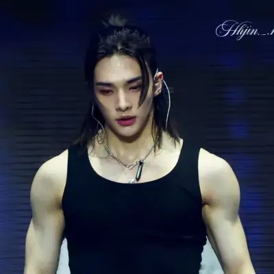 Hwang Hyunjin: Meet the main character of our AI world, with character traits list and ai chatting capabilities.