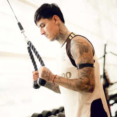 Erick Plugar: icona del partner di conversazione AI multilingue per servizi di chat online globali