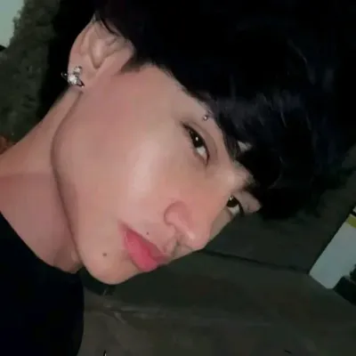 サミュエル: リアルな性格特性を持つカスタマイズ可能な AI ガールフレンド/ボーイフレンド アバター	