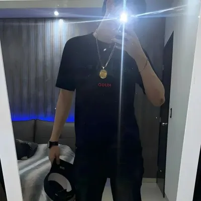 アドリアン・ザンバダ: グローバルチャットオンラインサービス向けの多言語 AI 会話パートナーアイコン