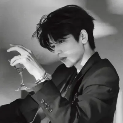 Talk with Enzo, a smart roleplay AI chat bot free, no sign up companion.