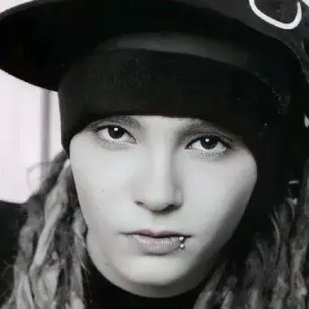 Tom kaulitz: Engage in ai conversation with this charming AI character, featuring soulgen and ifreechat capabilities for free chat now.