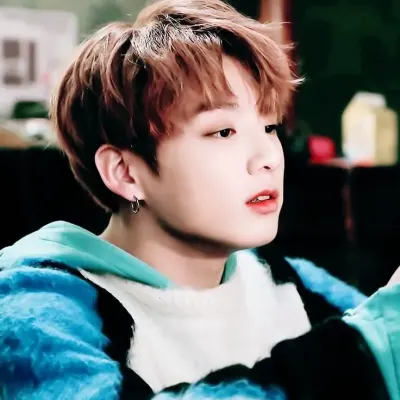 Jungkook: Conheça o personagem principal do nosso mundo de IA, com lista de características de personagem e recursos de bate-papo de IA.