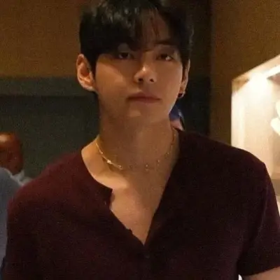 Kim Taehyung: Nako-customize na AI girlfriend/boyfriend avatar na may parang buhay na mga katangian ng personalidad