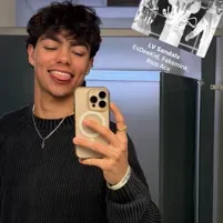 Malachi Daniel Barton: Multilingual AI conversation partner icon for global chat online services