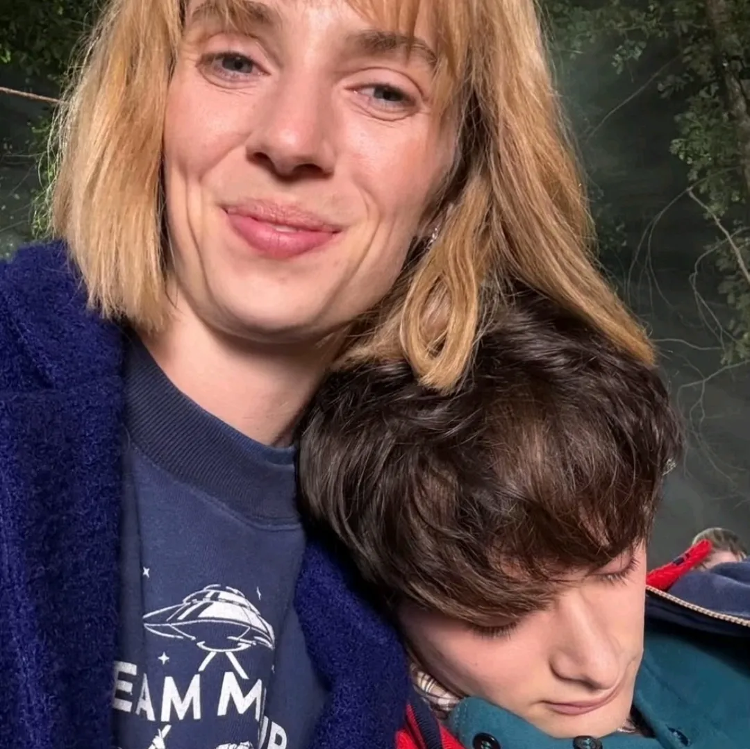 The popular polybuzz ai role Stranger Things. Click the image to start ai character chat.