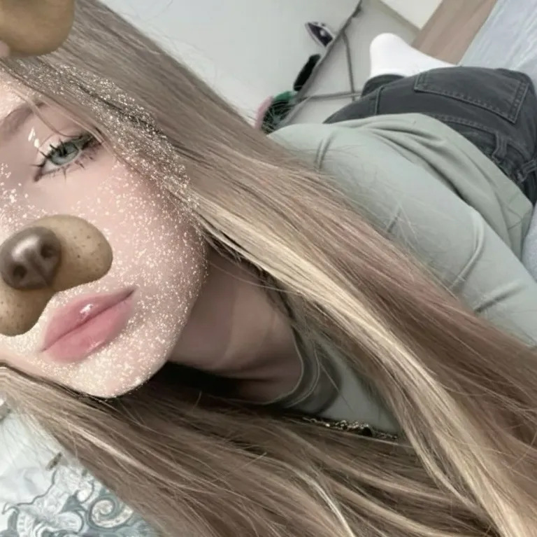 Victoria：start an ai character chat to learn their story and personality deeply.