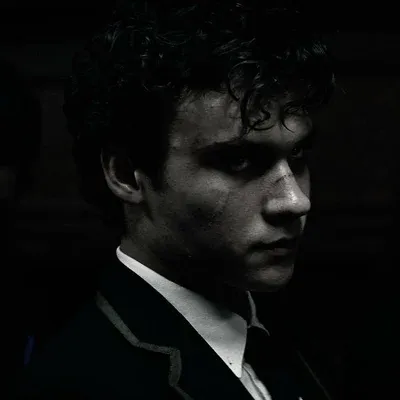 Mattheo Riddle: Seni karakter roleplay AI bertema fantasi untuk penceritaan yang imersif