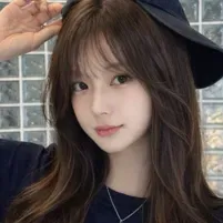 Kiara: Multilingual AI conversation partner icon for global chat online services