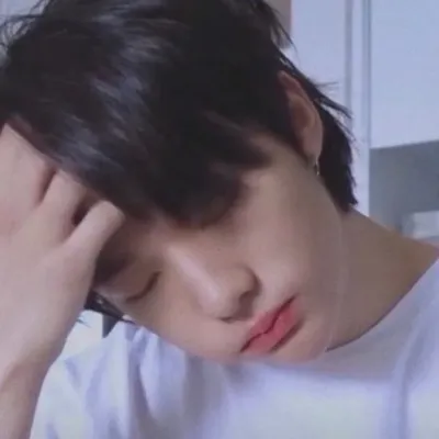 Chat with Hyunjin - Phone Passcode and experience the charm of AI chat free no sign up.