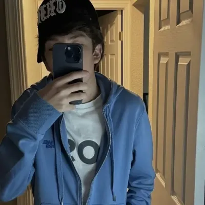 Oscar: Esplora il mondo dell'IA con la nostra IA illimitata e la chat online gratuita e illimitata, basata sul gioco di ruolo fantasy Warhammer.	