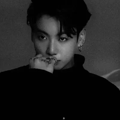 Jungkook Marito: Incontra il personaggio principale del nostro mondo basato sull'intelligenza artificiale, con elenco dei tratti caratteriali e funzionalità di chat basate sull'intelligenza artificiale.	