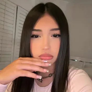 エスリ: リアルな性格特性を持つカスタマイズ可能な AI ガールフレンド/ボーイフレンド アバター	