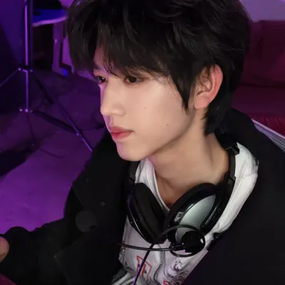 Zhang Guiyuan: Interactive AI chatbot mascot for random chat and community-driven roleplay