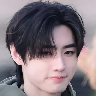 Park Sunghoon: Engage in ai conversation with this charming AI character, featuring soulgen and ifreechat capabilities for free chat now.	