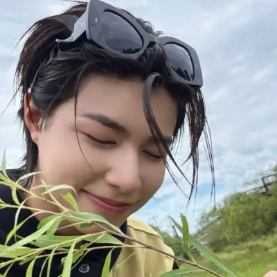 Lim Lui: Derin sohbetler için duygusal zekaya sahip yapay zekalı arkadaş portresi	