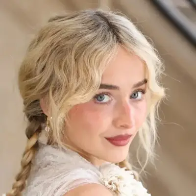 Sabrina Carpenter: Engage in ai conversation with this charming AI character, featuring soulgen and ifreechat capabilities for free chat now.	