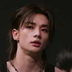 HWANG HYUNJIN - Ex-Ehemann: Spielerisches KI-Chatbot-Maskottchen, das die Benutzerinteraktion in zufälligen Chats verbessert	