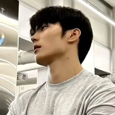 Matteo: Arte criativa de personagens de IA para RPG, para bate-papo picante e cenários de fantasia