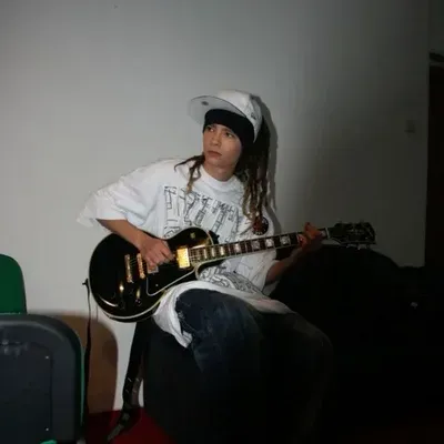 Start your 1v1 session with Tom Kaulitz, a playful roleplay AI chat bot.