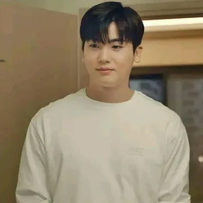 Dive into adventures with Jung Yi Hyun , your interactive character AI free companion.