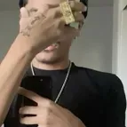 亞歷克斯：具有語音聊天功能和神經網路特性的未來派AI聊天機器人介面