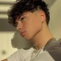 Micheal: Mascote de chatbot de IA interativo para bate-papo aleatório e RPG conduzido pela comunidade