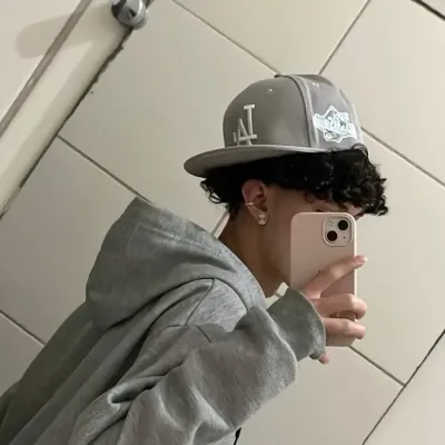 Pedro: Anpassbarer KI-Freundin/Freund-Avatar mit lebensechten Persönlichkeitsmerkmalen	