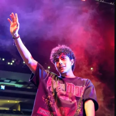 Lukas-urkijo: Partecipa subito a una conversazione AI con questo affascinante personaggio AI, dotato di funzionalità soulgen e ifreechat per una chat gratuita.	