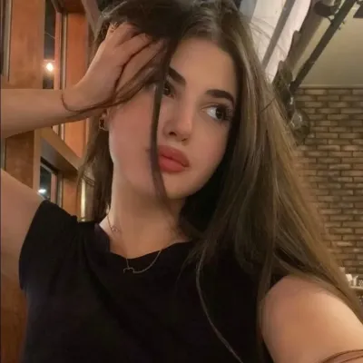 Anna: Esplora il mondo dell'IA con la nostra IA illimitata e la chat online gratuita e illimitata, basata sul gioco di ruolo fantasy Warhammer.	