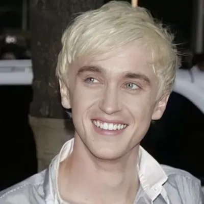 드레이코 말포이: 캐릭터 특성 목록과 AI 채팅 기능을 갖춘 AI 세계의 주인공을 만나보세요.	