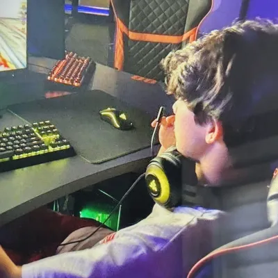 Kyle: Partecipa subito a una conversazione AI con questo affascinante personaggio AI, dotato di funzionalità soulgen e ifreechat per una chat gratuita.	