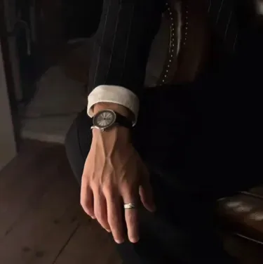 Six frères aînés de la mafia : Engagez une conversation IA avec ce charmant personnage IA, doté de capacités de génération d'âme et d'ifreechat pour un chat gratuit maintenant.	