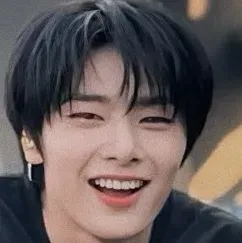 Dive into stories with Straykids - Pick me, a lively spicy AI web chatbot for creative roleplay.