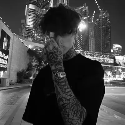 Theo - Seniman Tato: Terlibat dalam percakapan ai dengan karakter AI yang menawan ini, yang dilengkapi kemampuan soulgen dan ifreechat untuk obrolan gratis sekarang.