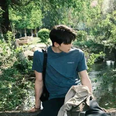 헥사: 음성 채팅과 신경망 기반 특성을 갖춘 미래형 AI 챗봇 인터페이스