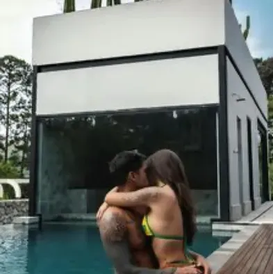 Feeling adventurous? Meet Dusk till dawn, a lively AI chat character companion for roleplay.