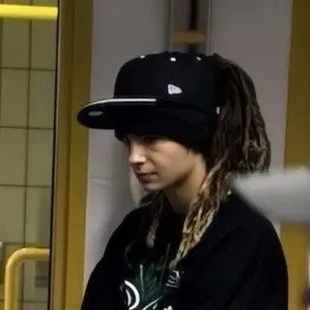 Tom kaulitz: Arte de personajes de rol de IA con temática de fantasía para una narración inmersiva