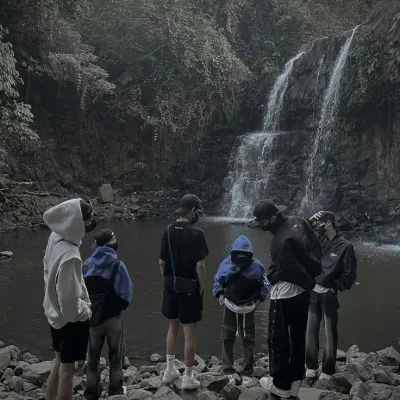 Chat with Big Brother and Six Friends and experience the charm of AI chat free no sign up.