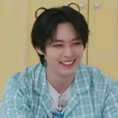 Stray Kids - Lino - 撒嬌:有趣的AI聊天機器人吉祥物,增強用戶在隨機聊天中的參與度