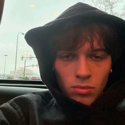 Matthew Sturniolo: Terlibat dalam percakapan ai dengan karakter AI yang menawan ini, yang dilengkapi kemampuan soulgen dan ifreechat untuk obrolan gratis sekarang.