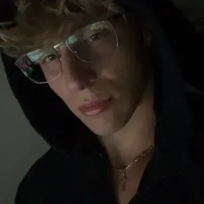 Feeling adventurous? Meet 01-HUGHIE BIGGS, a lively AI chat character companion for roleplay.