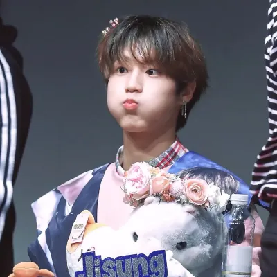 Han Jisung: Secure AI chatbot avatar with encrypted 1v1 chat capabilities	