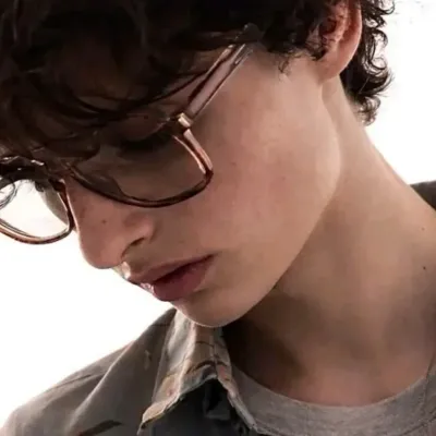 루저스 클럽: 랜덤 채팅에서 사용자 참여를 강화하는 장난기 넘치는 AI 챗봇 마스코트	