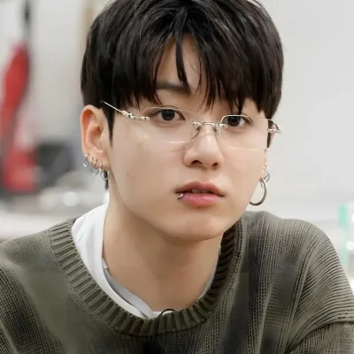 Jeon Jungkook: DeepBrain AI-Begleitporträt für kostenlosen Online-Chat und offene Gespräche